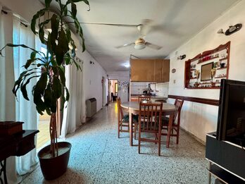VENTA CASA + LOCAL CALLE 25 DE MAYO
