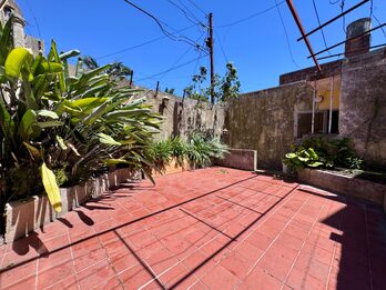 VENTA CASA + LOCAL CALLE 25 DE MAYO
