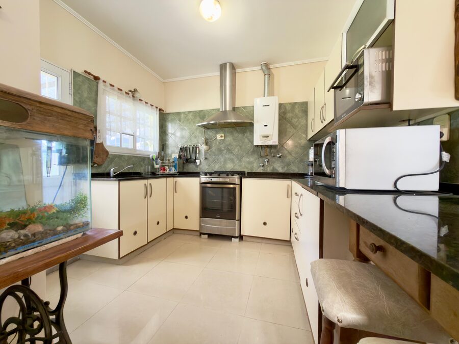 VENTA CASA 3 DORM ZONA LA TOMA CALLE LOS ROBLES