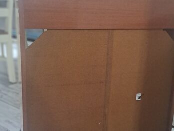 Mesa para televisor con rueditas