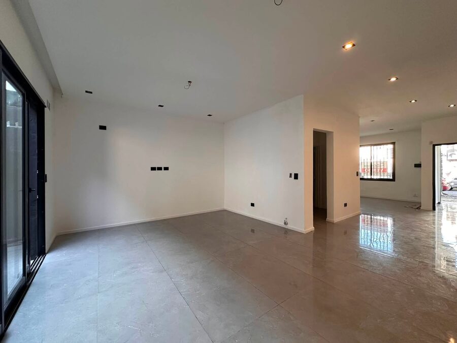 VENDO CASA A ESTRENAR 3 DORM. 3 BAÑOS