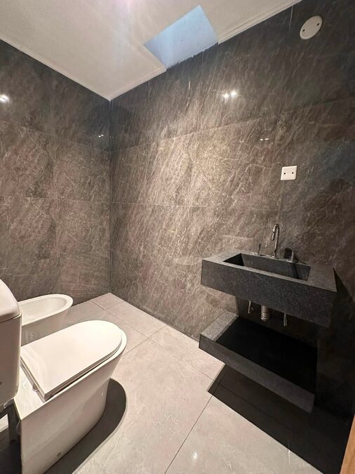 VENDO CASA A ESTRENAR 3 DORM. 3 BAÑOS