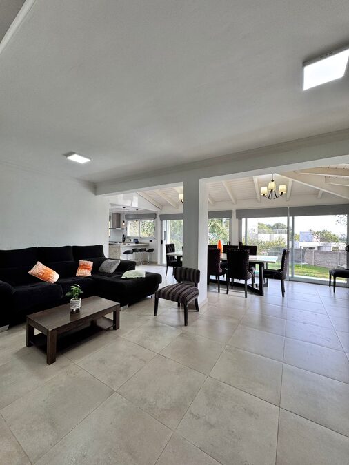 CASA EXCLUSIVA 4 DORMITORIOS | ZONA LA TOMA