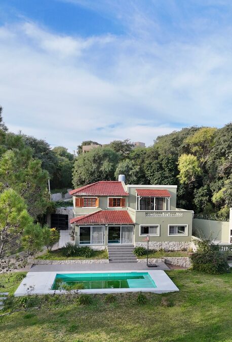 CASA EXCLUSIVA 4 DORMITORIOS | ZONA LA TOMA