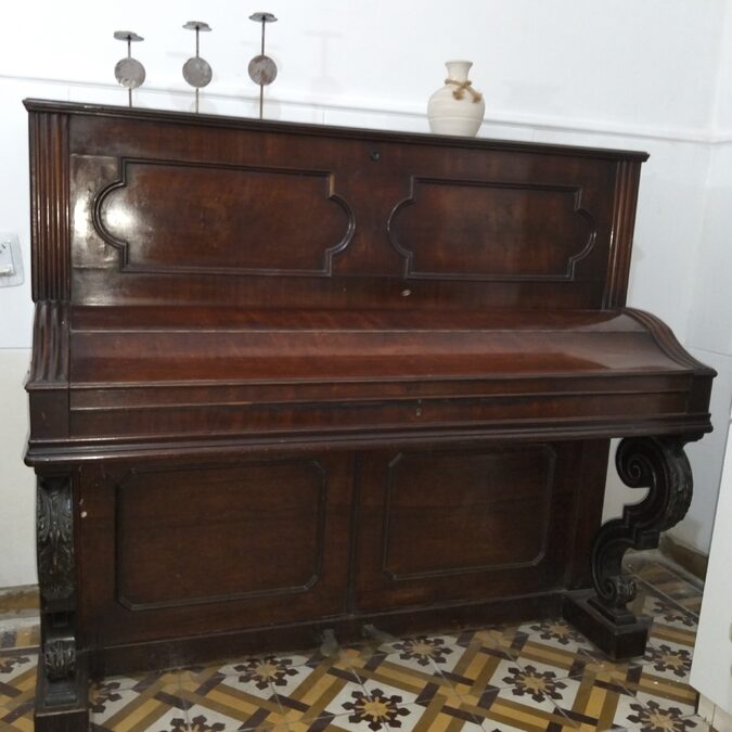 VENDO o PERMUTO PIANO K. Bord francés vertical año 1880