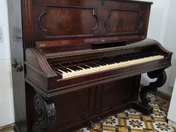 VENDO o PERMUTO PIANO K. Bord francés vertical año 1880