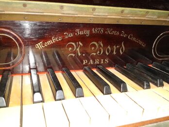 VENDO o PERMUTO PIANO K. Bord francés vertical año 1880