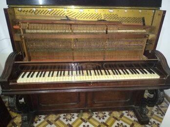 VENDO o PERMUTO PIANO K. Bord francés vertical año 1880