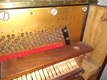 VENDO o PERMUTO PIANO K. Bord francés vertical año 1880