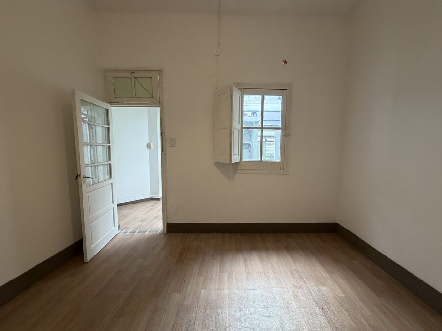Alquiler Casa 2 dormitorios con cochera – Zona Victoria y Salta