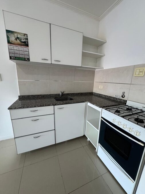 Alquiler departamento de 1 ambiente – Zona Santa Cruz y Uruguay