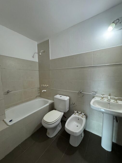 Alquiler departamento de 1 ambiente – Zona Santa Cruz y Uruguay