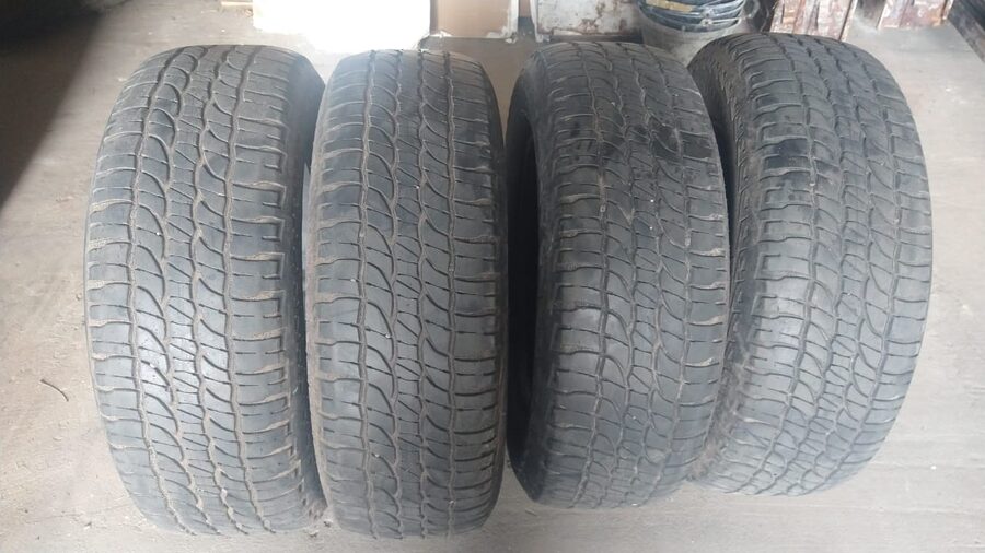 Vendo 4 cubiertas Usadas Buen Estado 215/65 R16 98 T Michelin