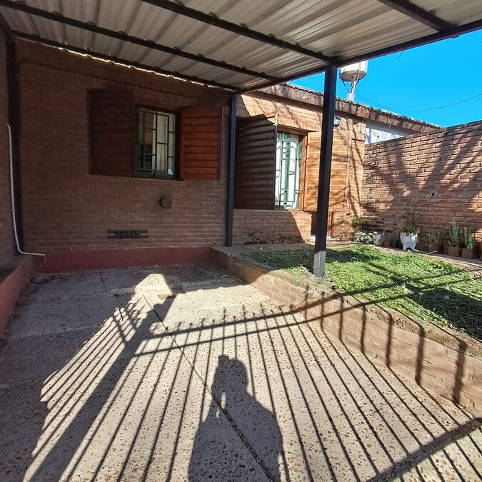 ALQUILO CASA 3 DORM,COCHERA 3 AUTOS ZONA PARQUE MAININI