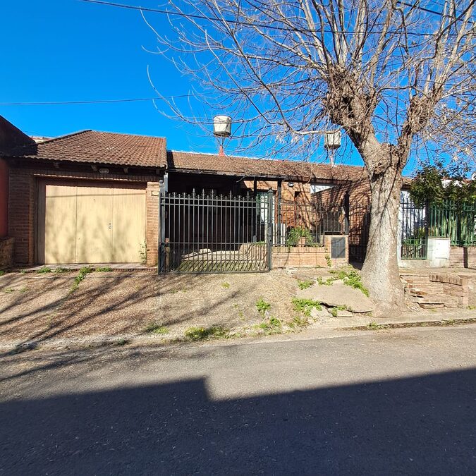 ALQUILO CASA 3 DORM,COCHERA 3 AUTOS ZONA PARQUE MAININI