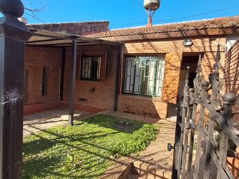 ALQUILO CASA 3 DORM,COCHERA 3 AUTOS ZONA PARQUE MAININI