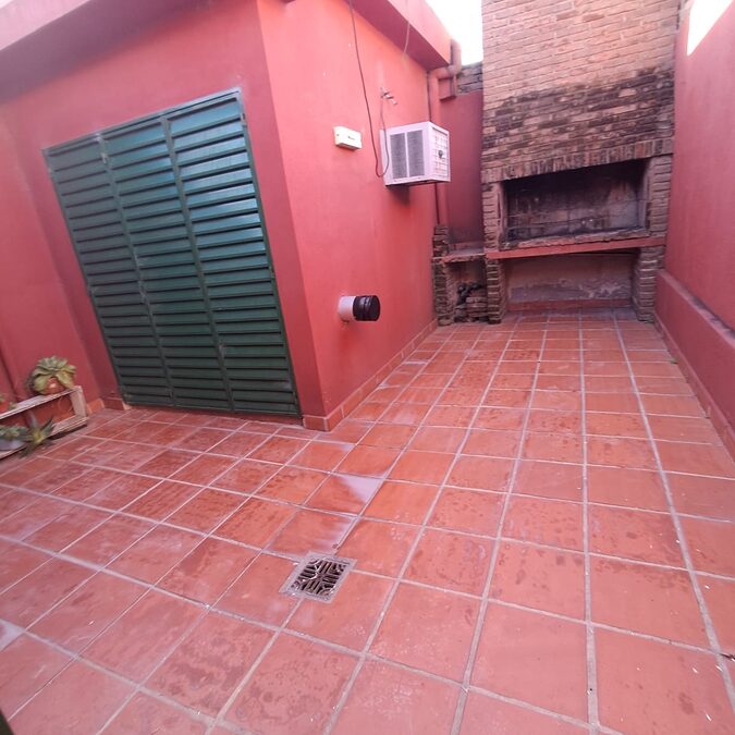 ALQUILO CASA 3 DORM,COCHERA 3 AUTOS ZONA PARQUE MAININI