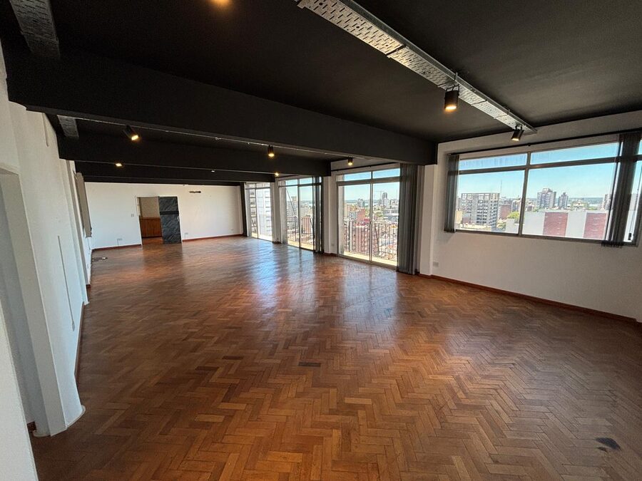 ALQUILER DE OFICINA CON VISTA AL RIO!