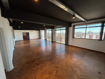 ALQUILER DE OFICINA CON VISTA AL RIO!