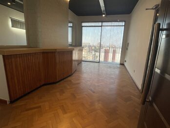 ALQUILER DE OFICINA CON VISTA AL RIO!
