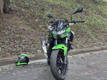 Kawasaki Z400 2022