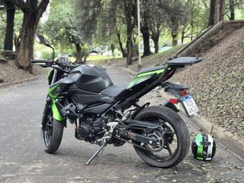 Kawasaki Z400 2022