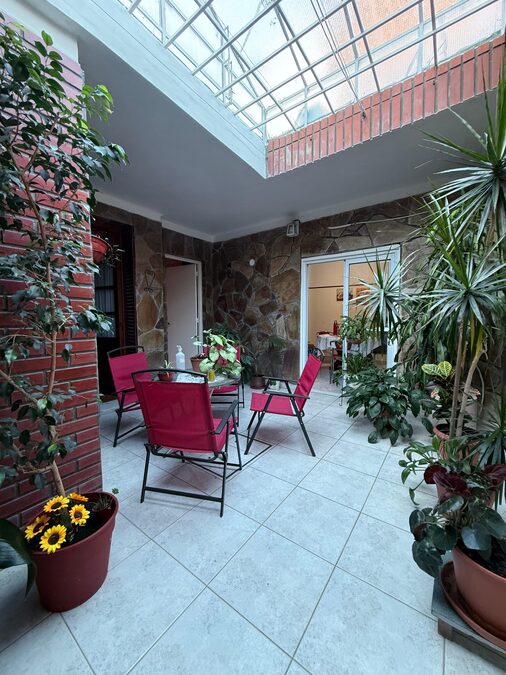 CASA 2 DORM CON COCHERA EN PLENO CENTRO - APTA CRÉDITO