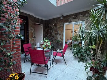 CASA 2 DORM CON COCHERA EN PLENO CENTRO - APTA CRÉDITO