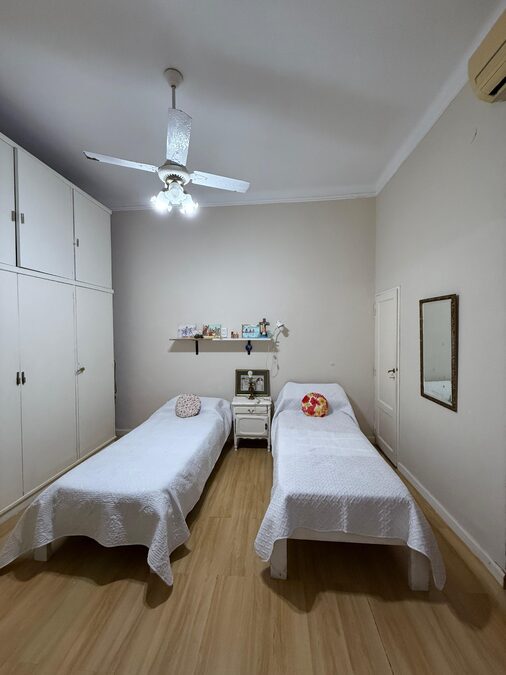 CASA 2 DORM CON COCHERA EN PLENO CENTRO - APTA CRÉDITO