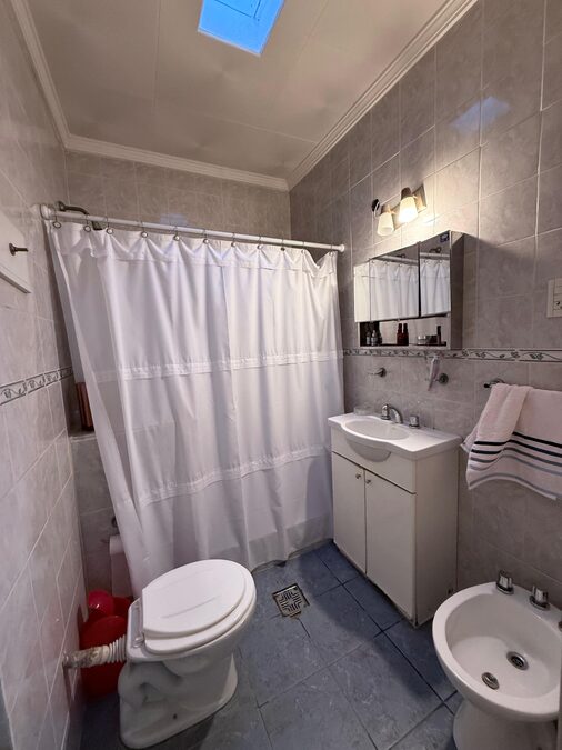 CASA 2 DORM CON COCHERA EN PLENO CENTRO - APTA CRÉDITO