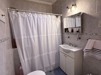 CASA 2 DORM CON COCHERA EN PLENO CENTRO - APTA CRÉDITO