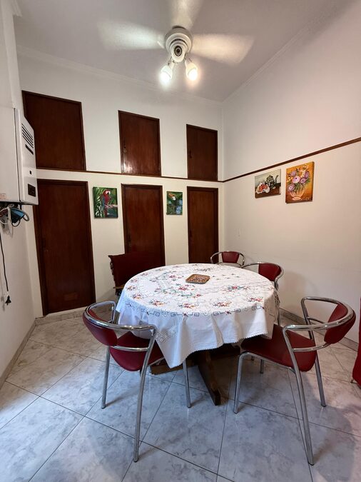 CASA 2 DORM CON COCHERA EN PLENO CENTRO - APTA CRÉDITO