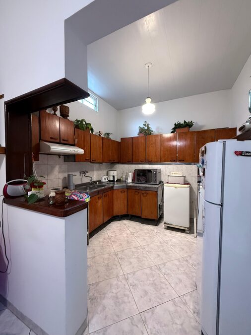 CASA 2 DORM CON COCHERA EN PLENO CENTRO - APTA CRÉDITO