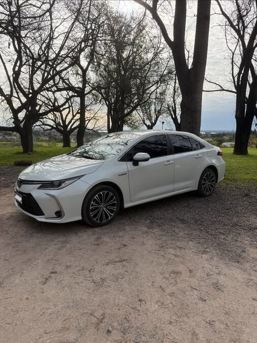Titular Vende Toyota Corolla 1.8 SEG HÍBRIDO CVT - MODELO 2020 - EN GARANTÍA
