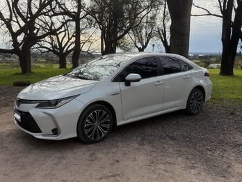 Titular Vende Toyota Corolla 1.8 SEG HÍBRIDO CVT - MODELO 2020 - EN GARANTÍA