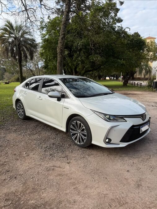 Titular Vende Toyota Corolla 1.8 SEG HÍBRIDO CVT - MODELO 2020 - EN GARANTÍA