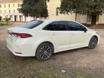 Titular Vende Toyota Corolla 1.8 SEG HÍBRIDO CVT - MODELO 2020 - EN GARANTÍA