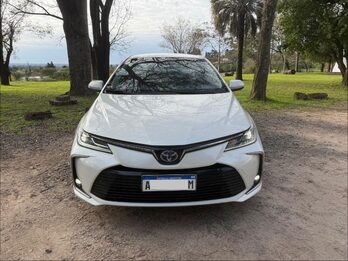 Titular Vende Toyota Corolla 1.8 SEG HÍBRIDO CVT - MODELO 2020 - EN GARANTÍA