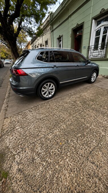 VOLKSWAGEN TIGUAN ALLSPACE 2.0 TSI COMFORTLINE DSG  - AÑO 2.018
