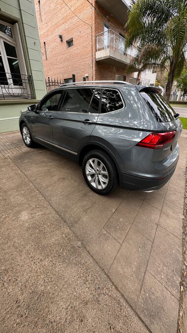 VOLKSWAGEN TIGUAN ALLSPACE 2.0 TSI COMFORTLINE DSG  - AÑO 2.018