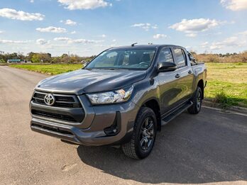Vendo Toyota  Hilux SR. Recibo menor valor!