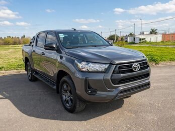 Vendo Toyota  Hilux SR. Recibo menor valor!