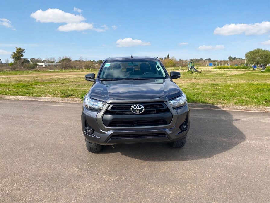 Vendo Toyota  Hilux SR. Recibo menor valor!