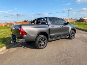 Vendo Toyota  Hilux SR. Recibo menor valor!