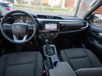 Vendo Toyota  Hilux SR. Recibo menor valor!