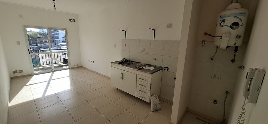 ALQUILO CALLE MAIPU DPTO.1 DORM.C/BALCON