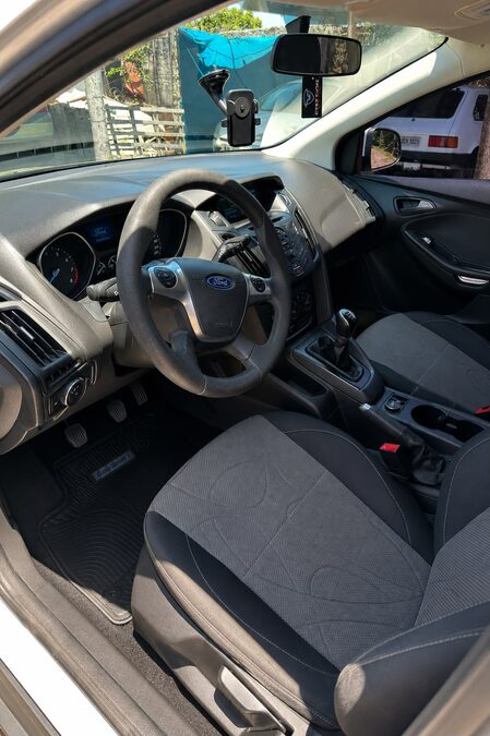 FOTD FOCUS 1.6 S L/14 5P - AÑO 2.014