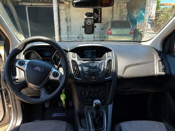 FOTD FOCUS 1.6 S L/14 5P - AÑO 2.014