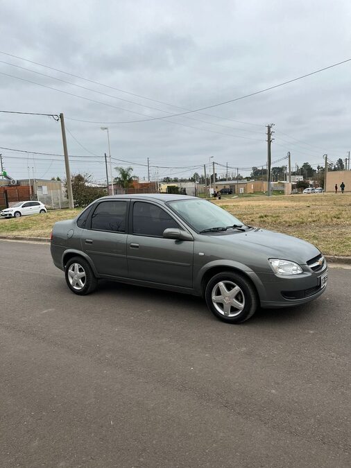 Corsa 2013 full. 85.000km