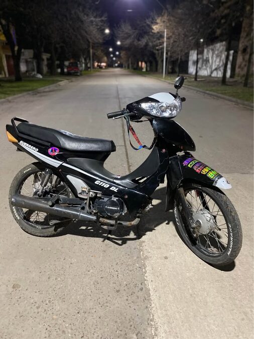Moto Guerrero DL110.  Titular.